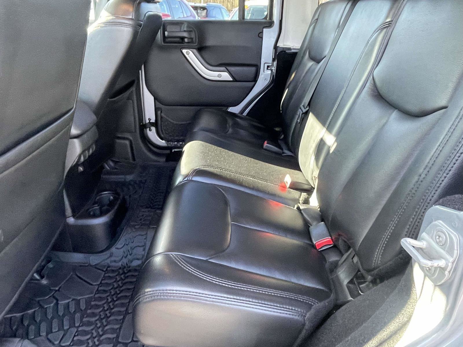 Used 2013 Jeep Wrangler Unlimited Rubicon image 5