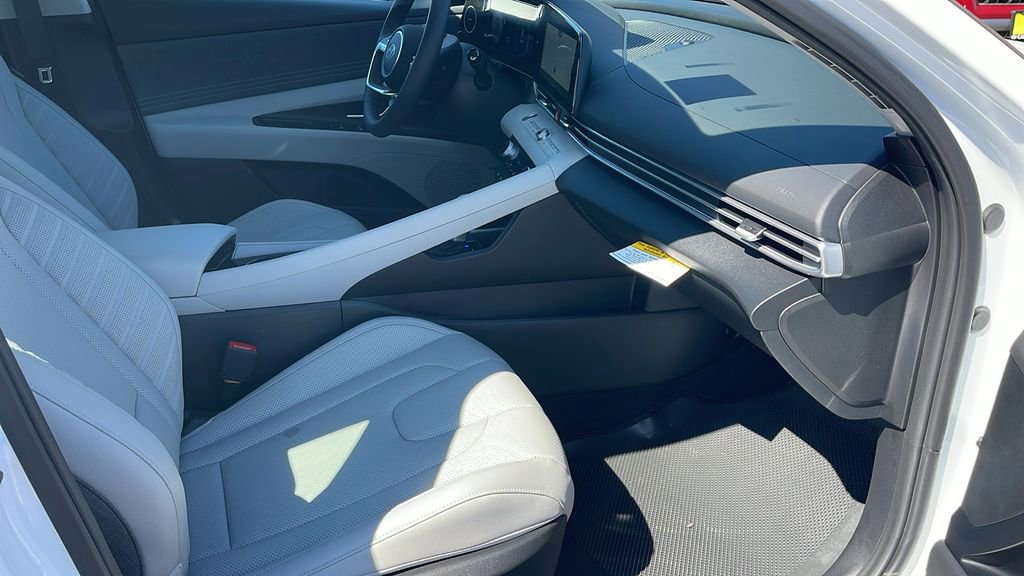 New 2025 Hyundai Elantra Limited image 33
