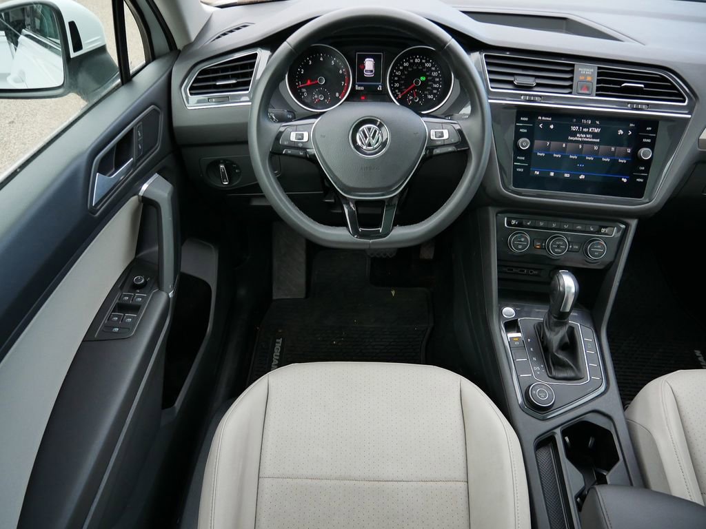 Used 2020 Volkswagen Tiguan SE w/ Panoramic Sunroof Package image 17