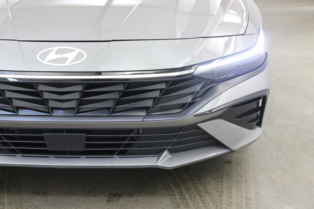 Used 2024 Hyundai Elantra Limited FWD image 8