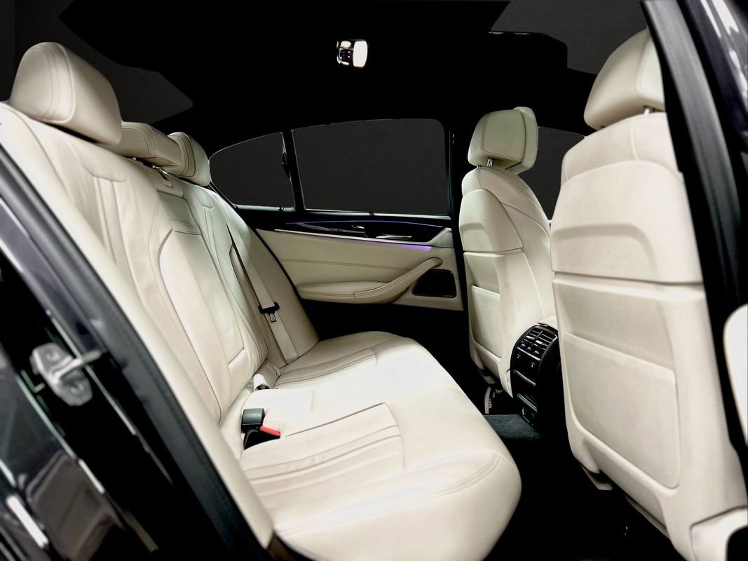 Used 2018 BMW M550i xDrive image 22