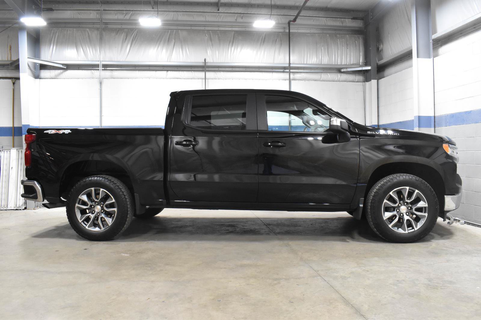 Used 2024 Chevrolet Silverado 1500 LT AWD/4WD image 28