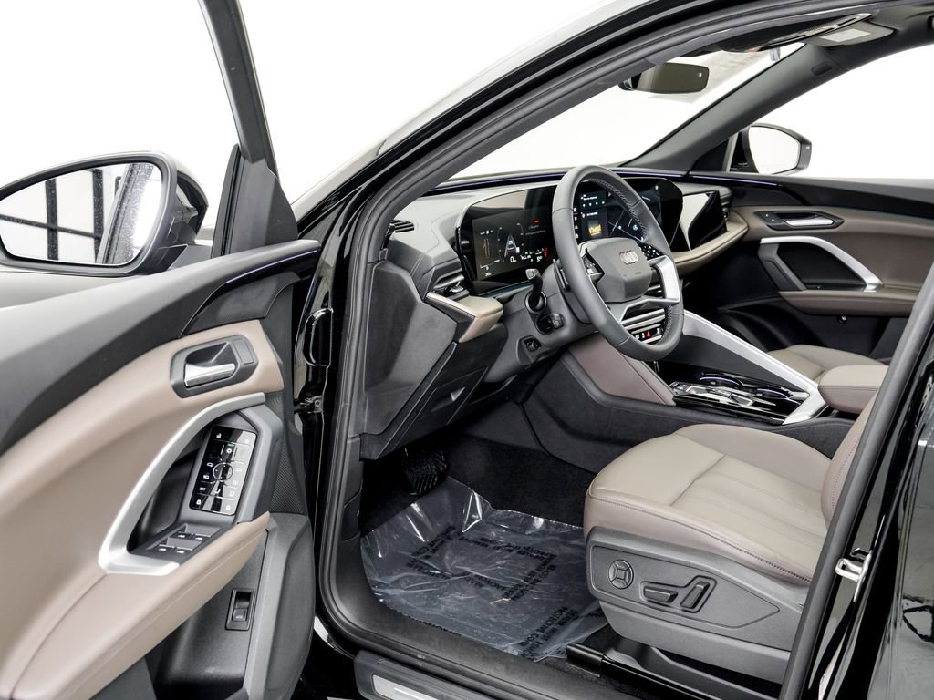Certified 2025 Audi Q5 Premium w/ Convenience Package AWD/4WD image 7