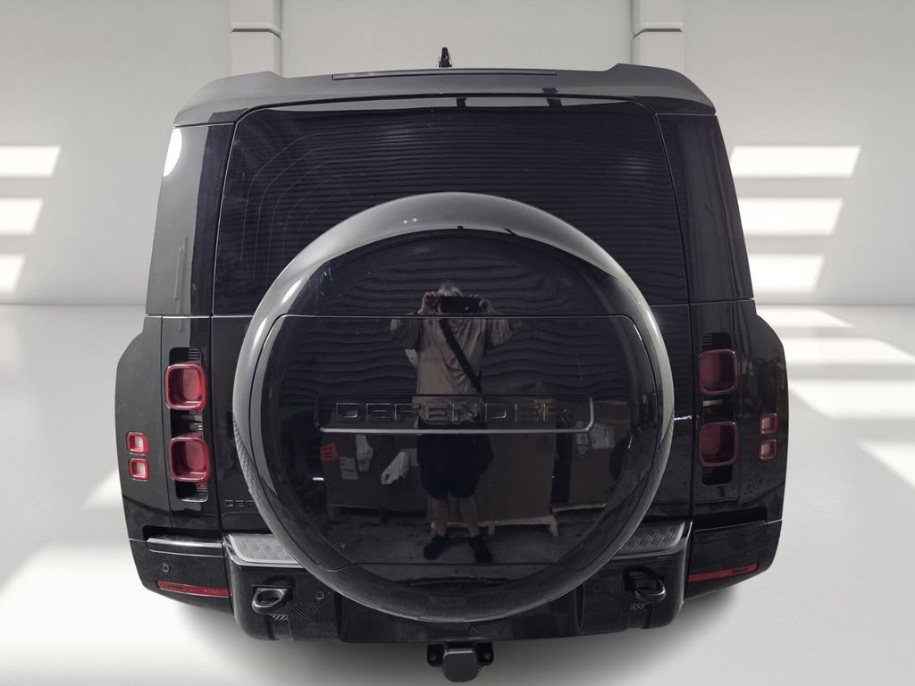 Used 2025 Land Rover Defender 130 X-Dynamic SE image 7