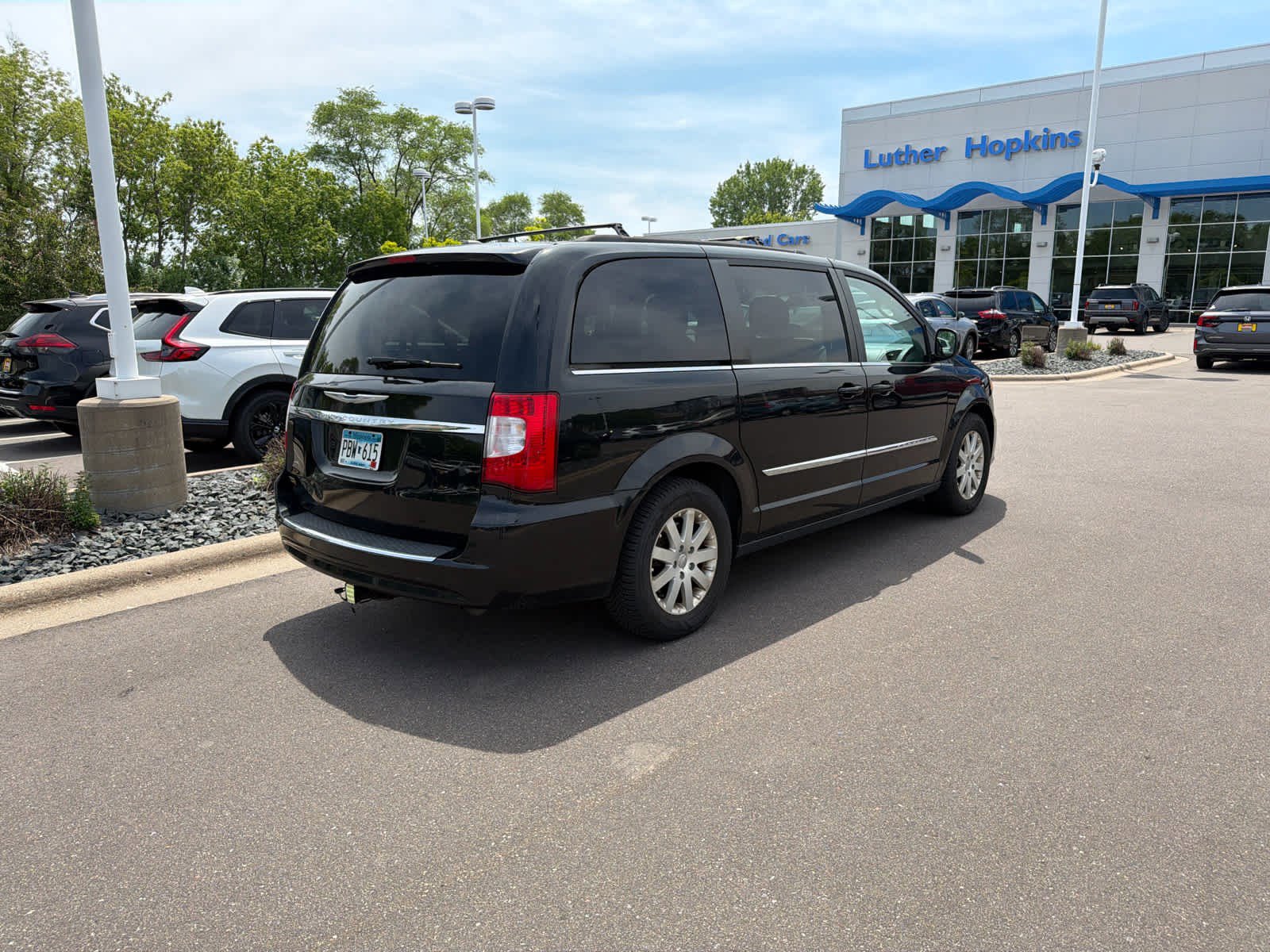 Used 2016 Chrysler Town & Country Touring FWD image 5