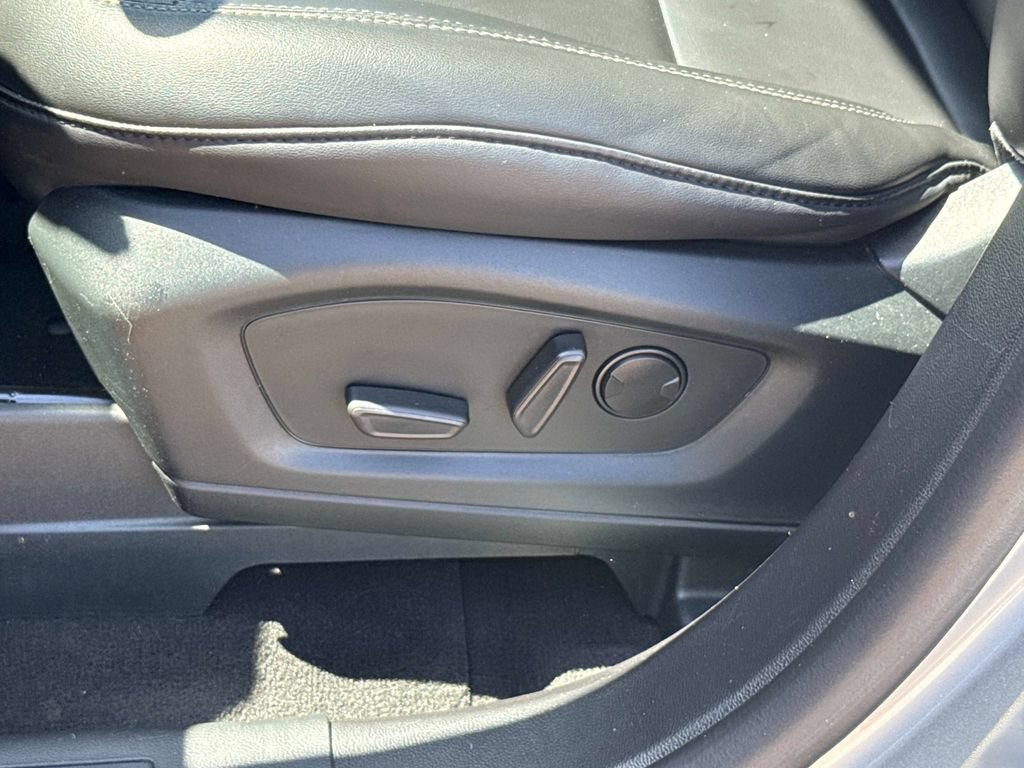Used 2023 Ford Explorer XLT w/ Equipment Group 202A RWD image 27