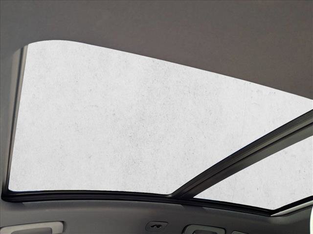 Used 2024 Porsche Macan image 16