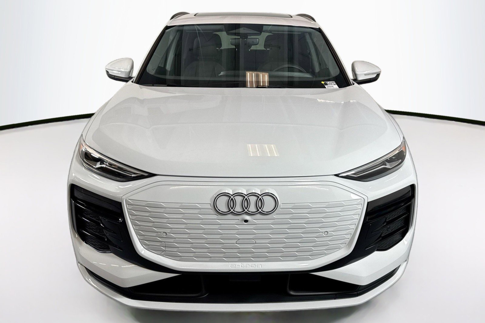 Used 2025 Audi Q6 e-tron Premium w/ Convenience Package image 2