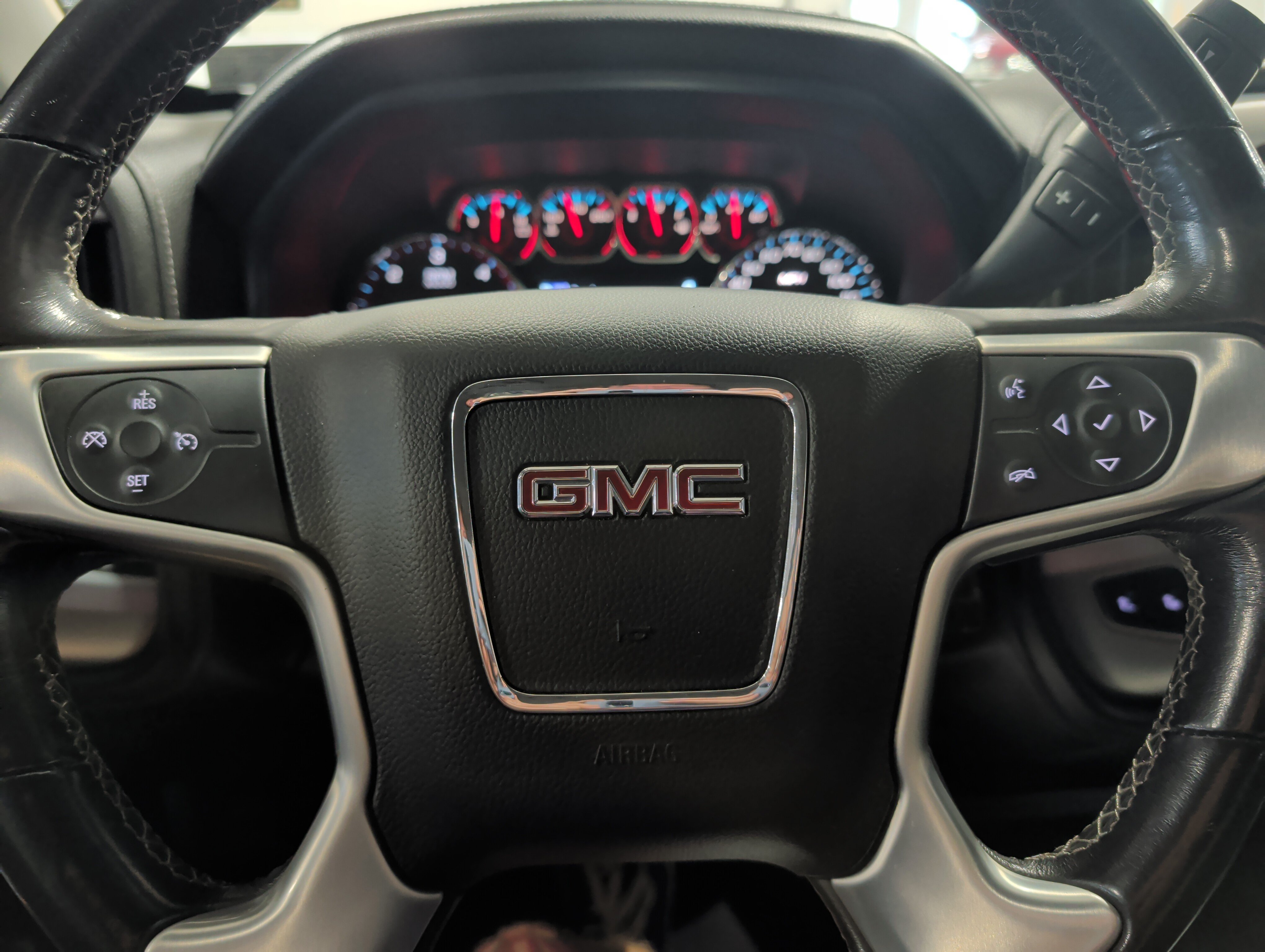 Used 2018 GMC Sierra 1500 SLE w/ Elevation Edition AWD/4WD image 9