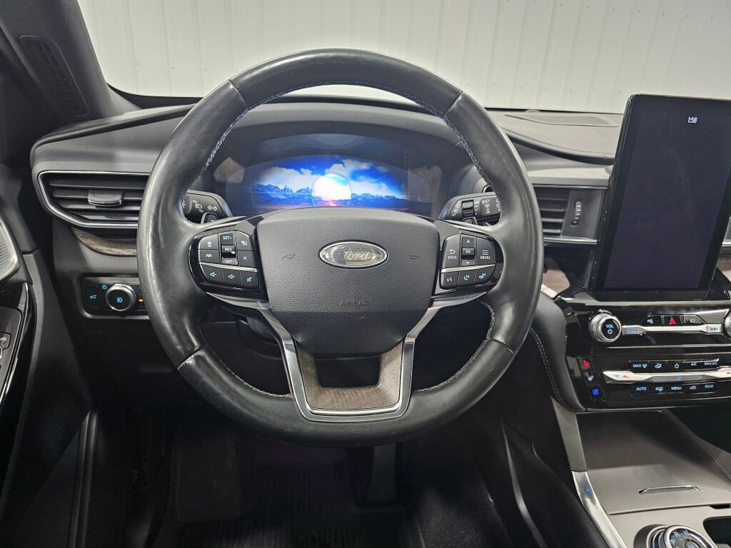 Used 2021 Ford Explorer Platinum w/ Equipment Group 601A image 16