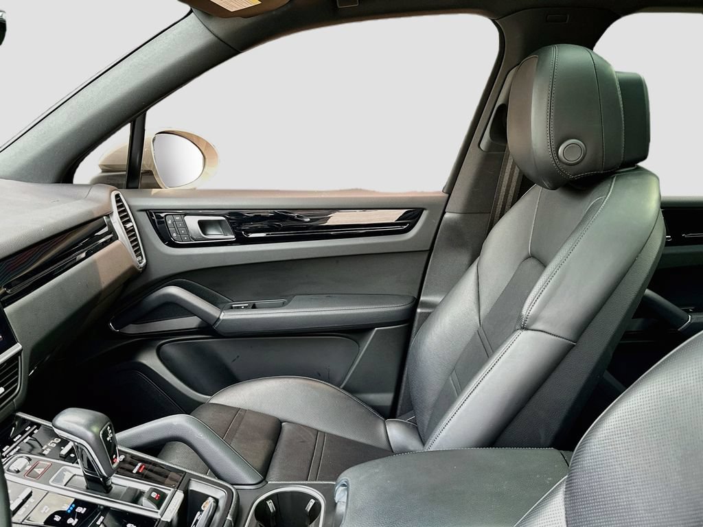 Certified 2023 Porsche Cayenne AWD/4WD image 26