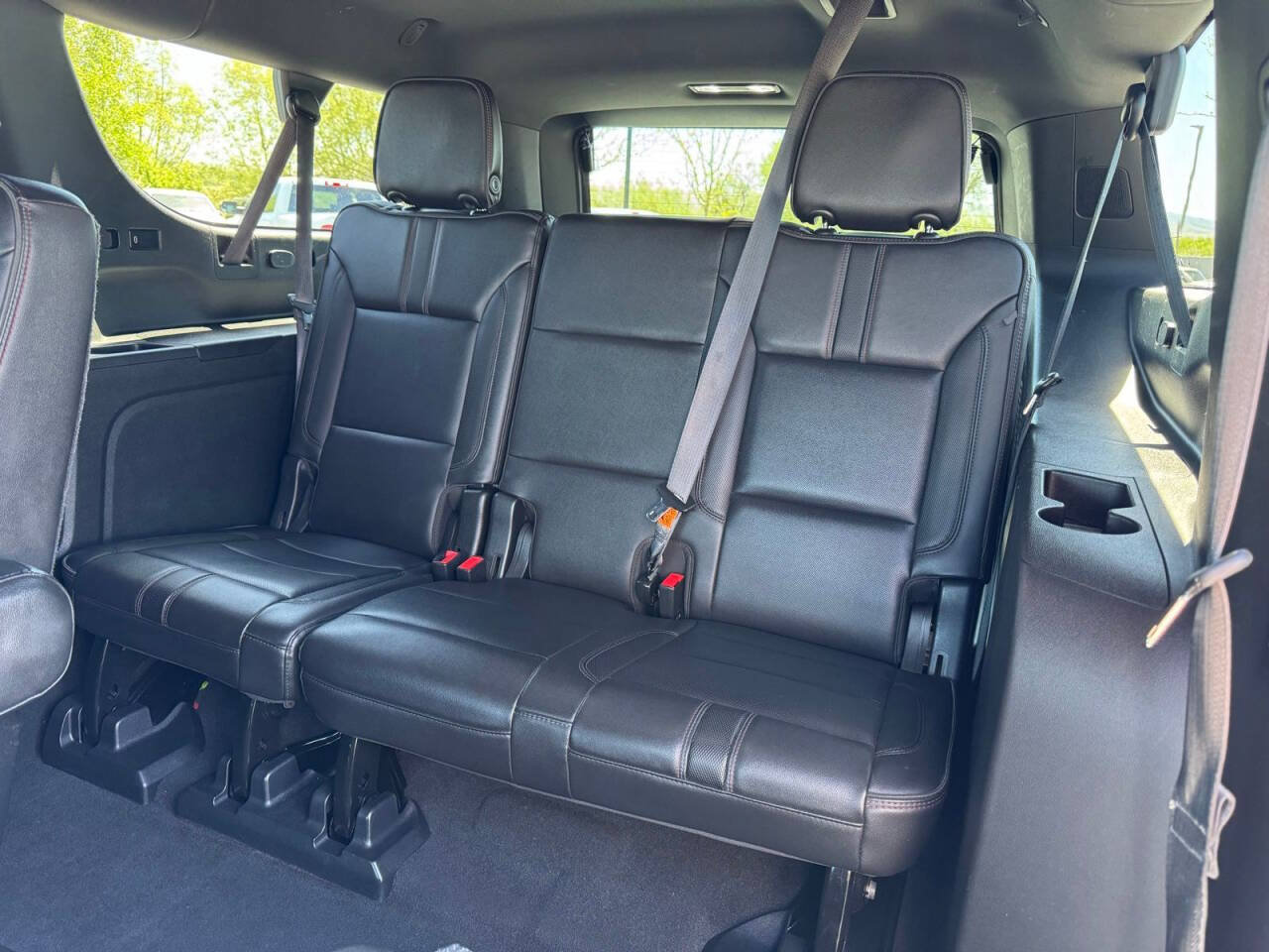 Used 2021 Chevrolet Suburban RST w/ Luxury Package AWD/4WD image 32