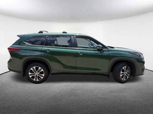 Used 2023 Toyota Highlander XLE AWD/4WD image 15