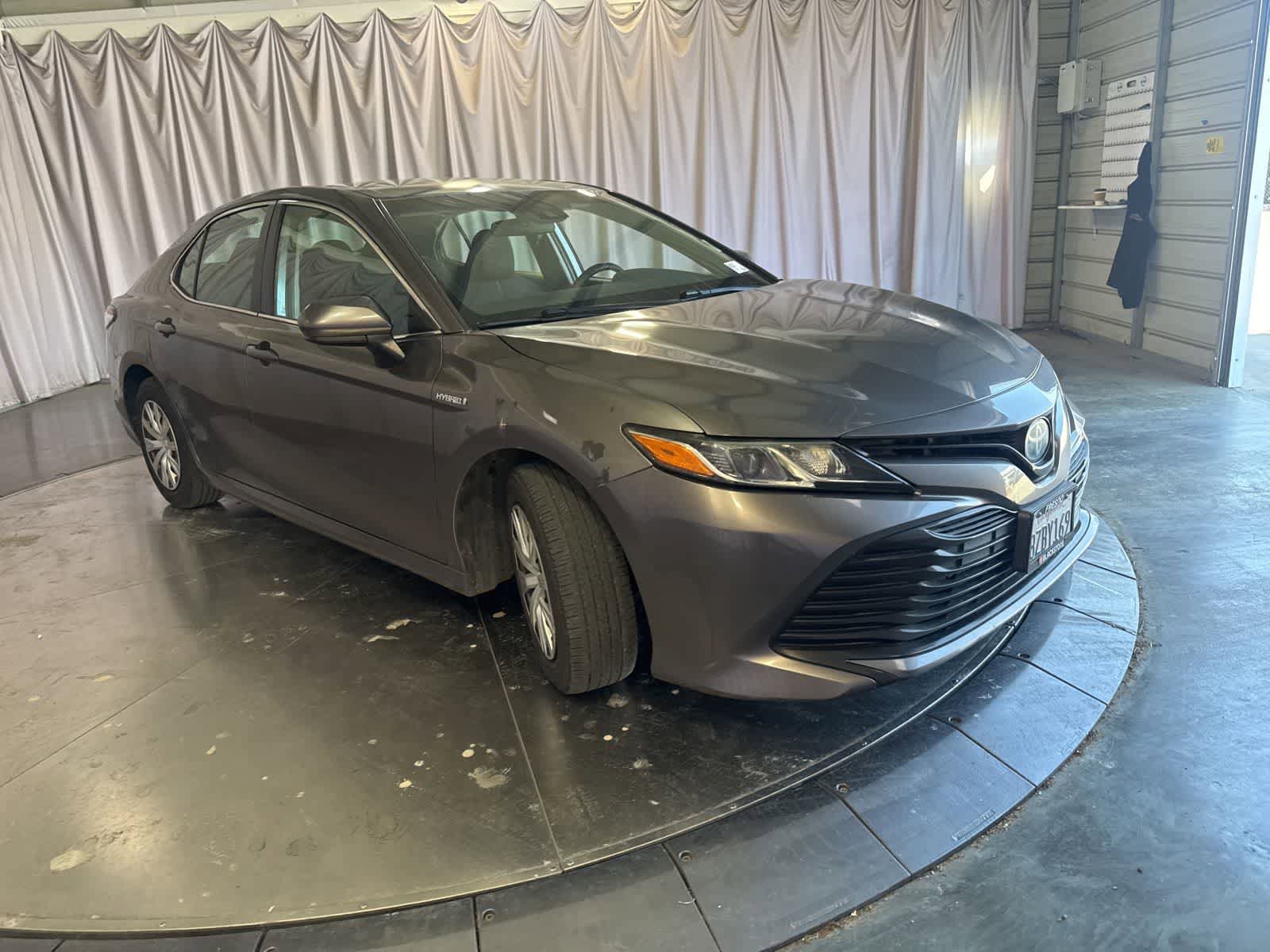 Used 2018 Toyota Camry LE FWD image 2