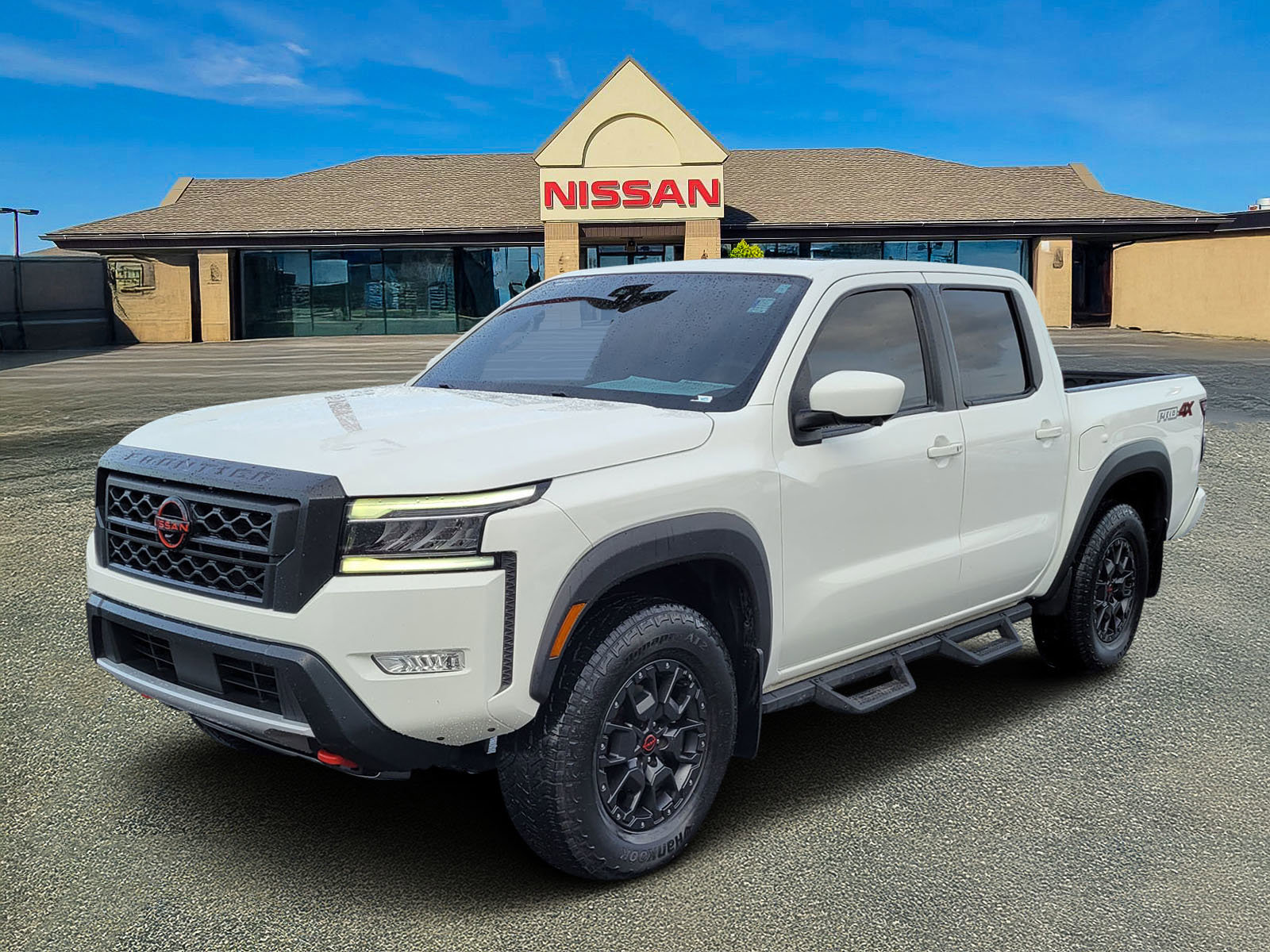 Certified 2022 Nissan Frontier PRO-4X w/ Pro-4X Premium Package image 2