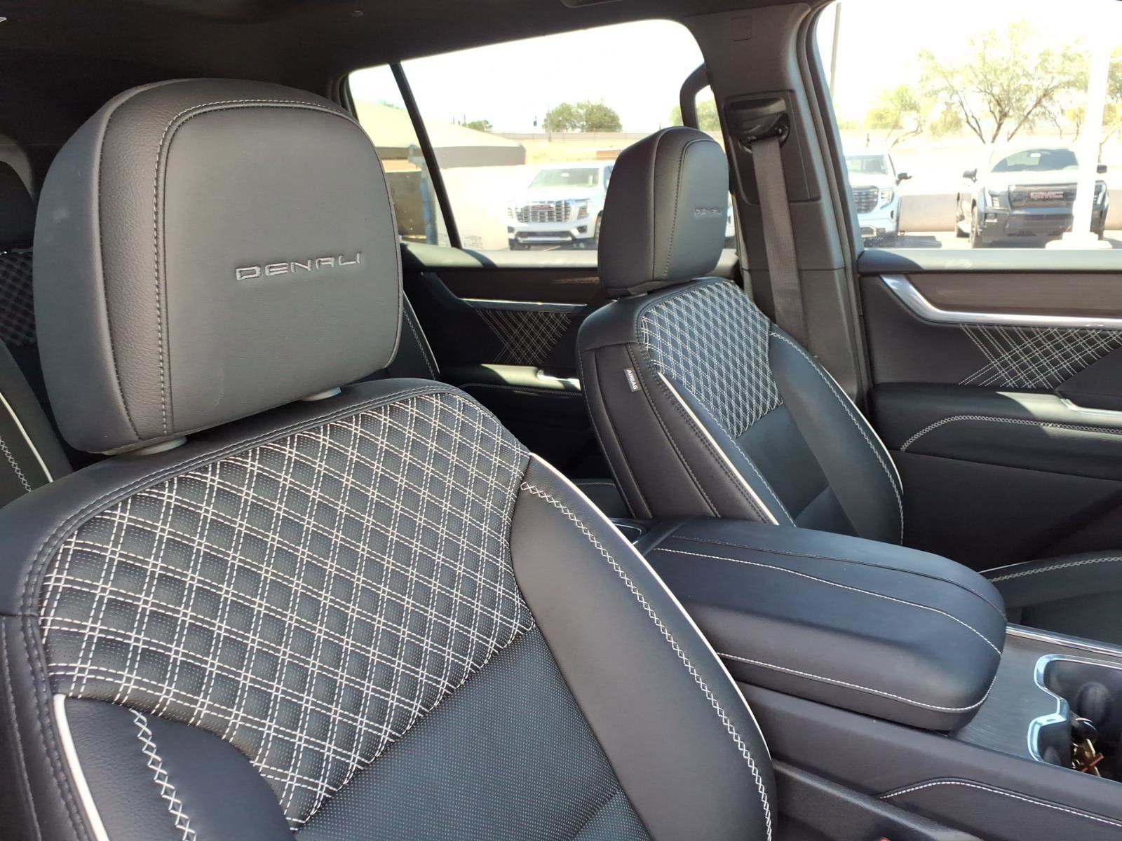 Used 2025 GMC Acadia Denali w/ Super Cruise Package FWD image 12