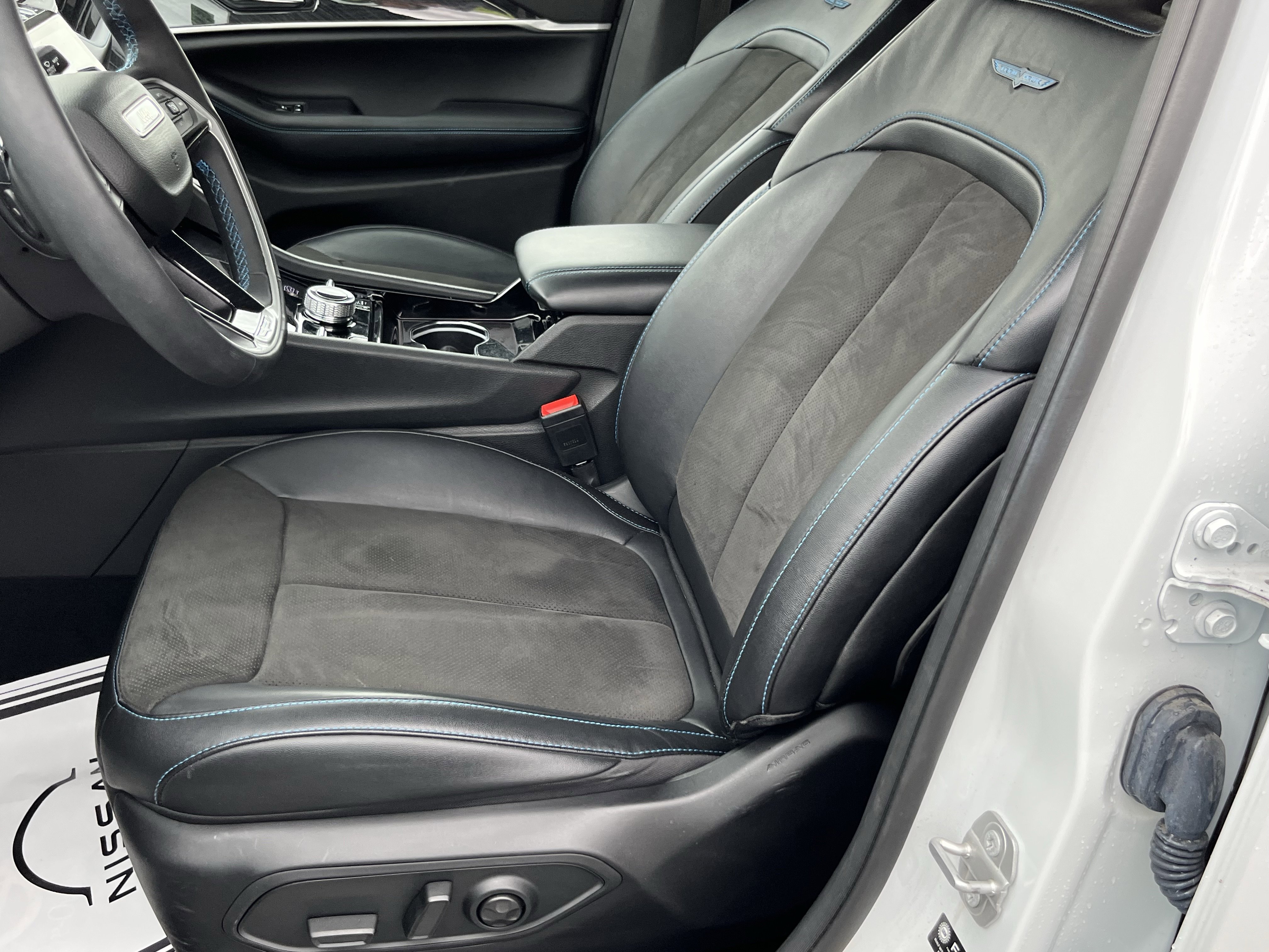 Used 2023 Jeep Grand Cherokee Trailhawk image 13