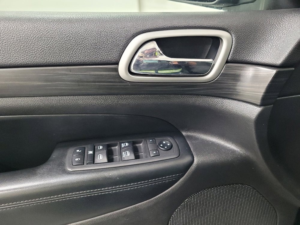 Used 2019 Jeep Grand Cherokee Laredo image 27