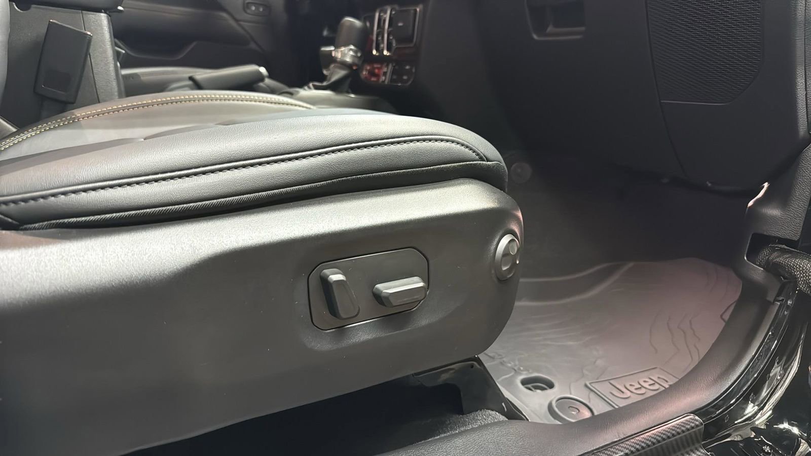 Used 2025 Jeep Wrangler Unlimited Rubicon 392 image 25