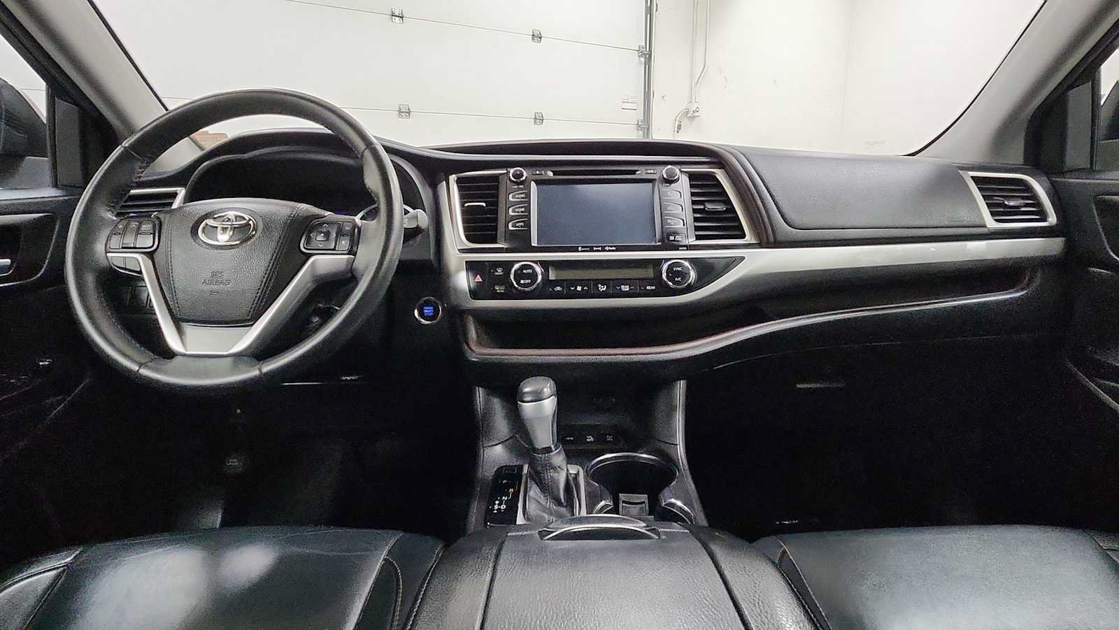 Used 2016 Toyota Highlander XLE AWD/4WD image 28