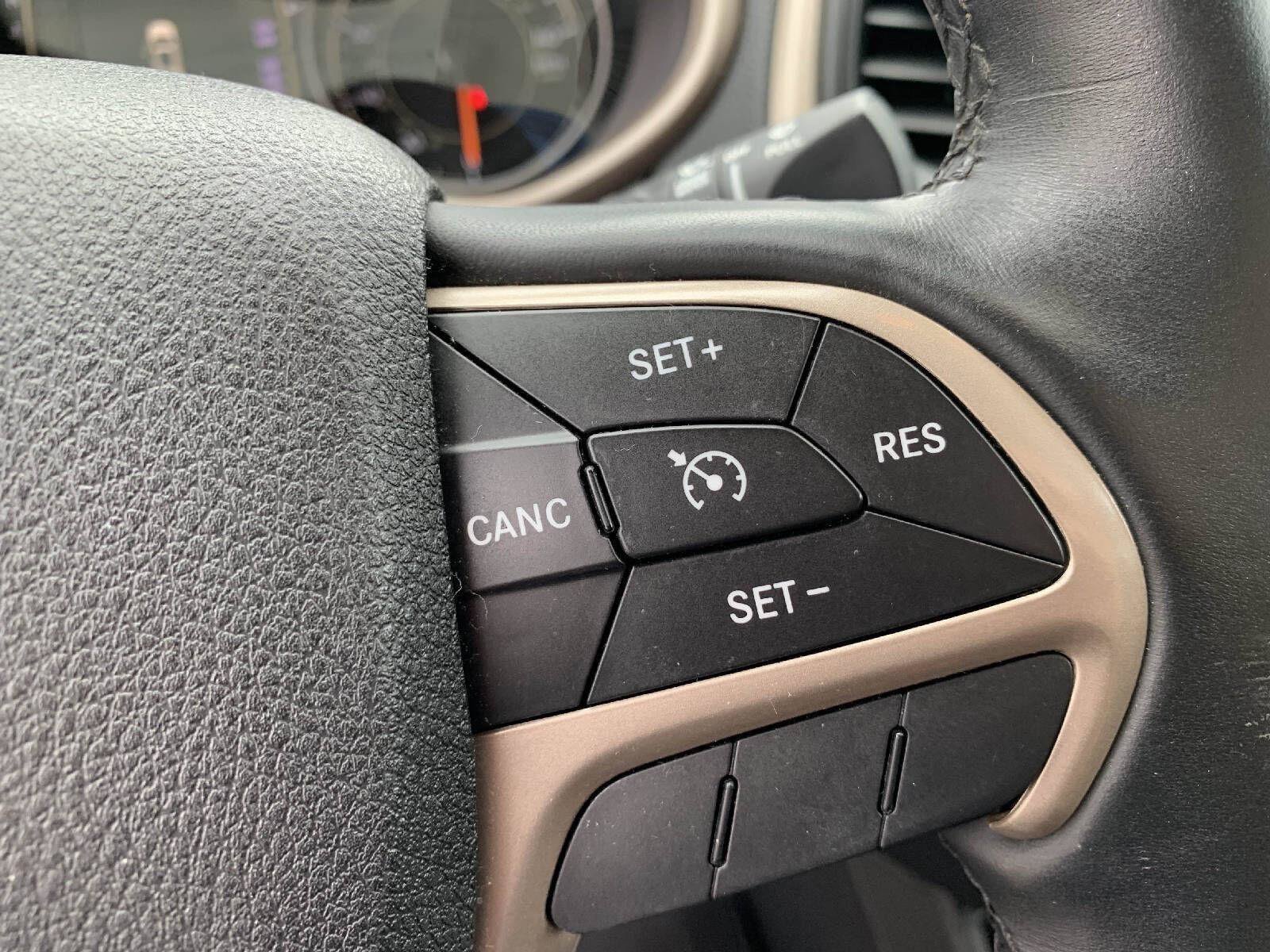 Used 2017 Jeep Cherokee 75th Anniversary AWD/4WD image 12