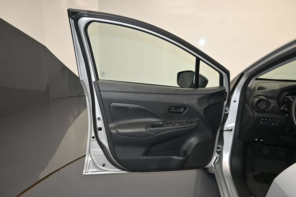 Used 2025 Nissan Versa S FWD image 10