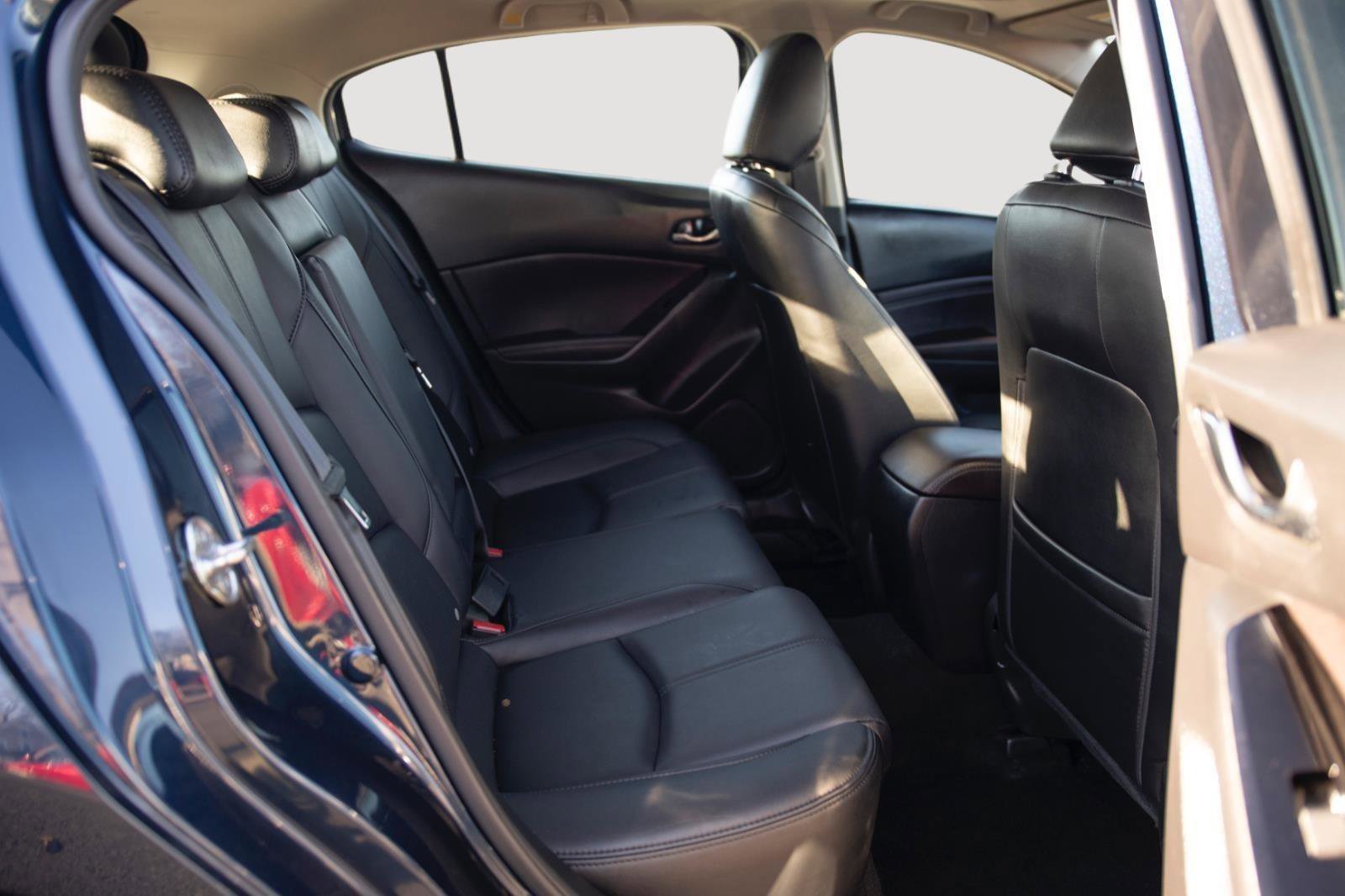 Used 2018 MAZDA MAZDA3 Touring image 13