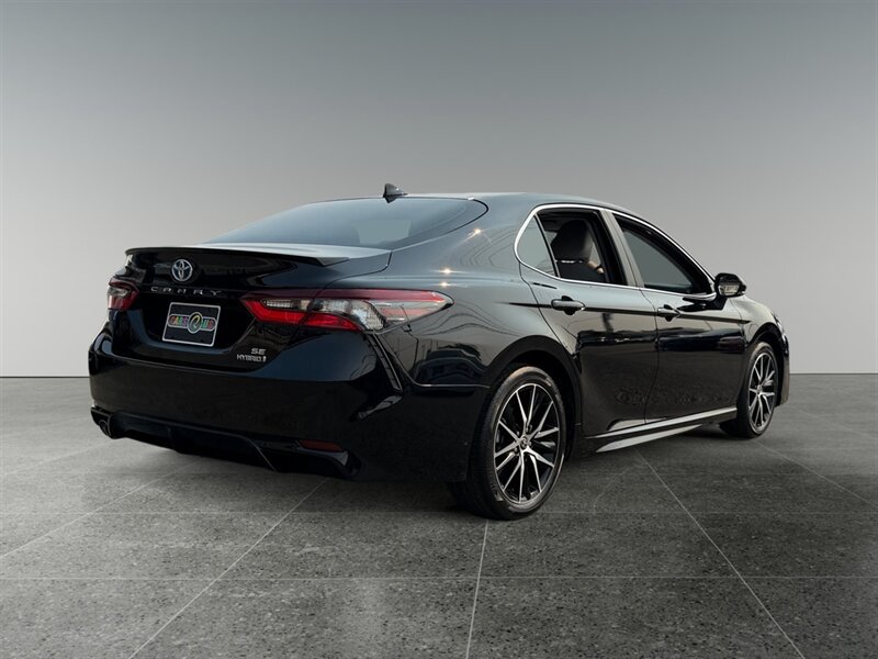 Used 2023 Toyota Camry SE FWD image 6