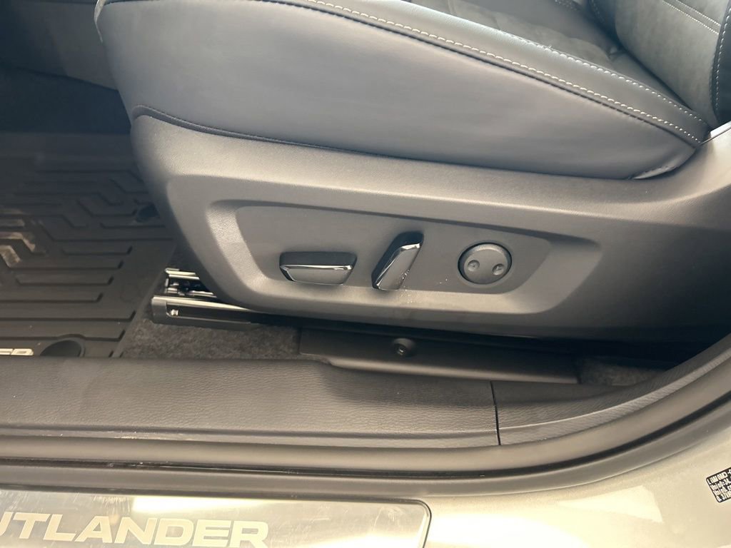 New 2026 Mitsubishi Outlander SE image 42