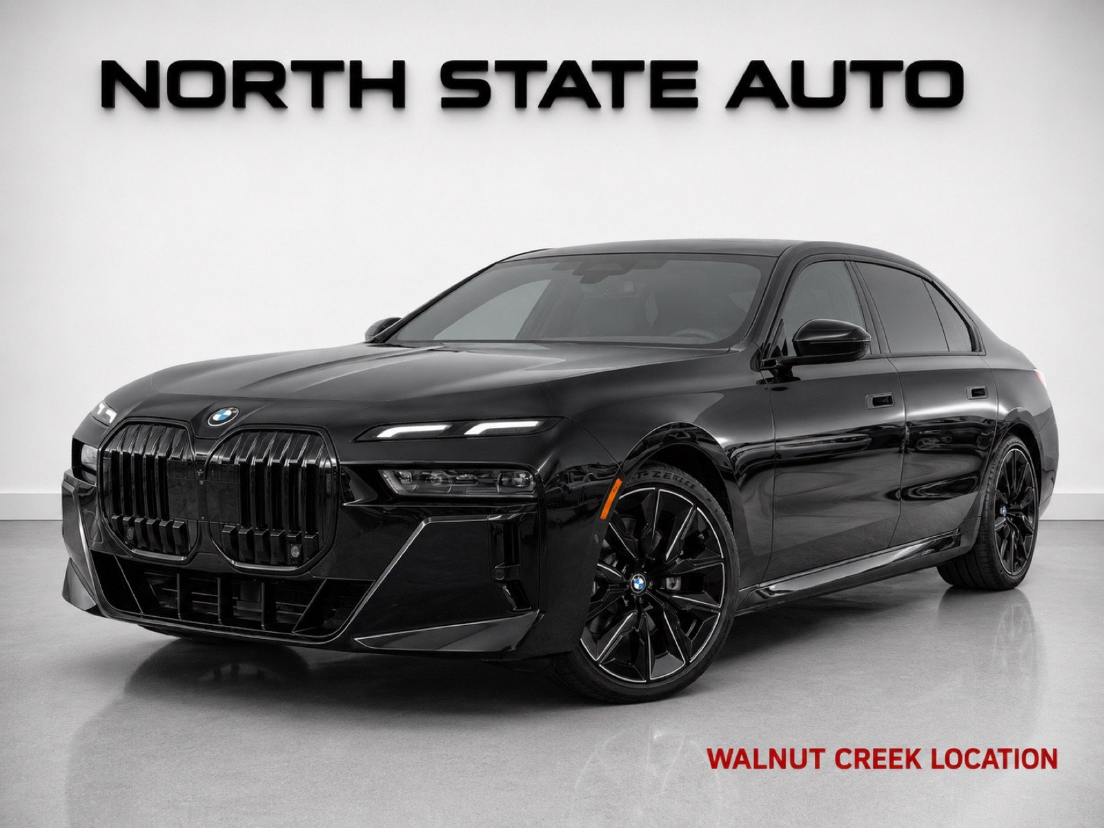 Used 2023 BMW 740i w/ Parking Assistance Package RWD image 1