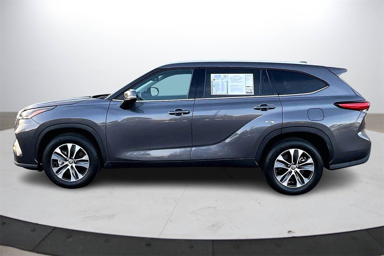 Used 2022 Toyota Highlander XLE image 6
