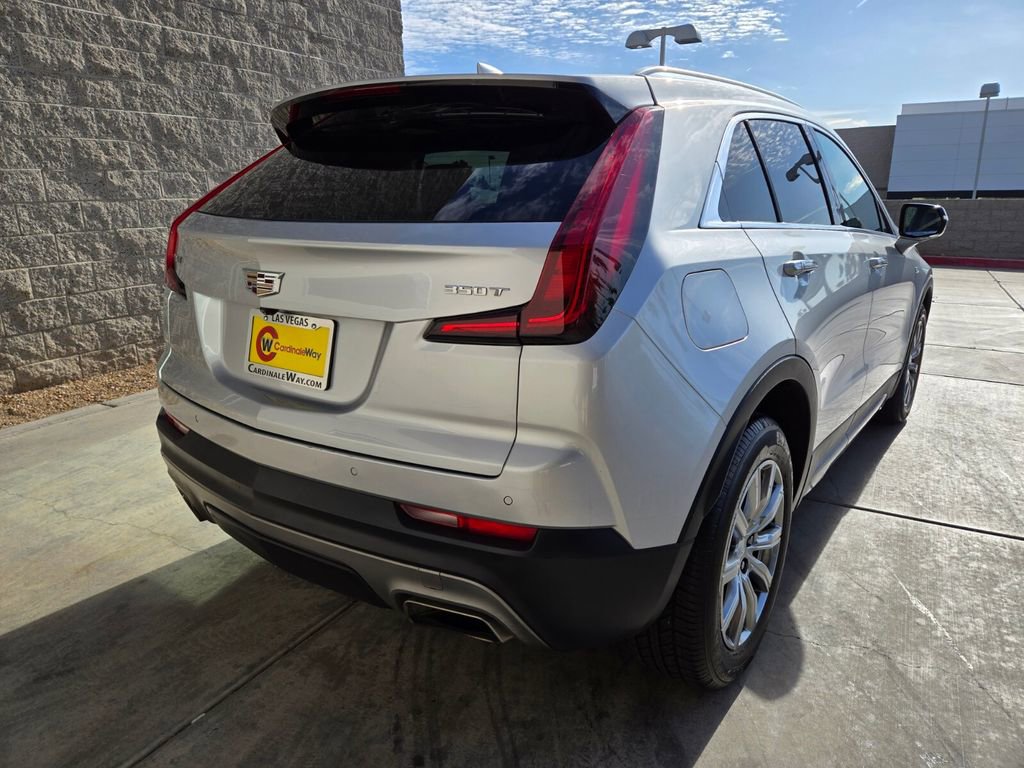 Used 2022 Cadillac XT4 Premium Luxury w/ Safety Alert Package FWD image 5
