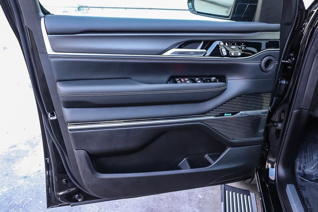 New 2026 Jeep Grand Wagoneer Summit AWD/4WD image 25