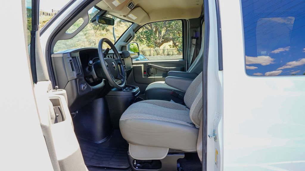 New 2026 GMC Savana 3500 LT w/ LT Preferred Equipment Group RWD image 15