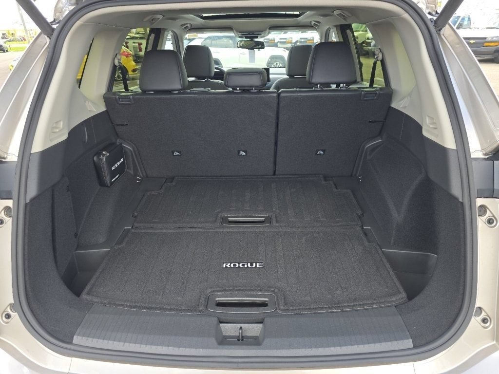 New 2026 Nissan Rogue Platinum AWD/4WD image 14