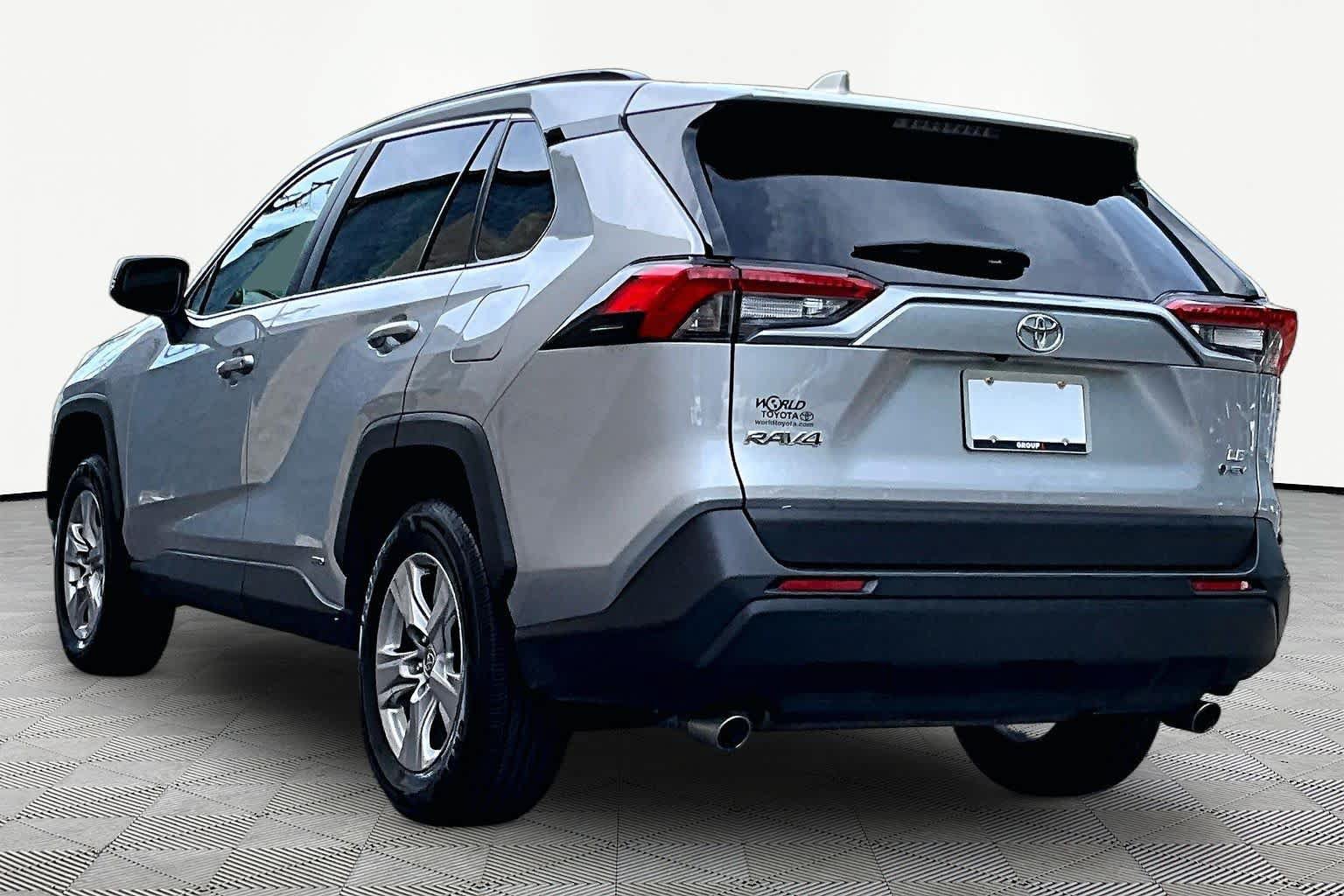 Certified 2025 Toyota RAV4 LE AWD/4WD image 12