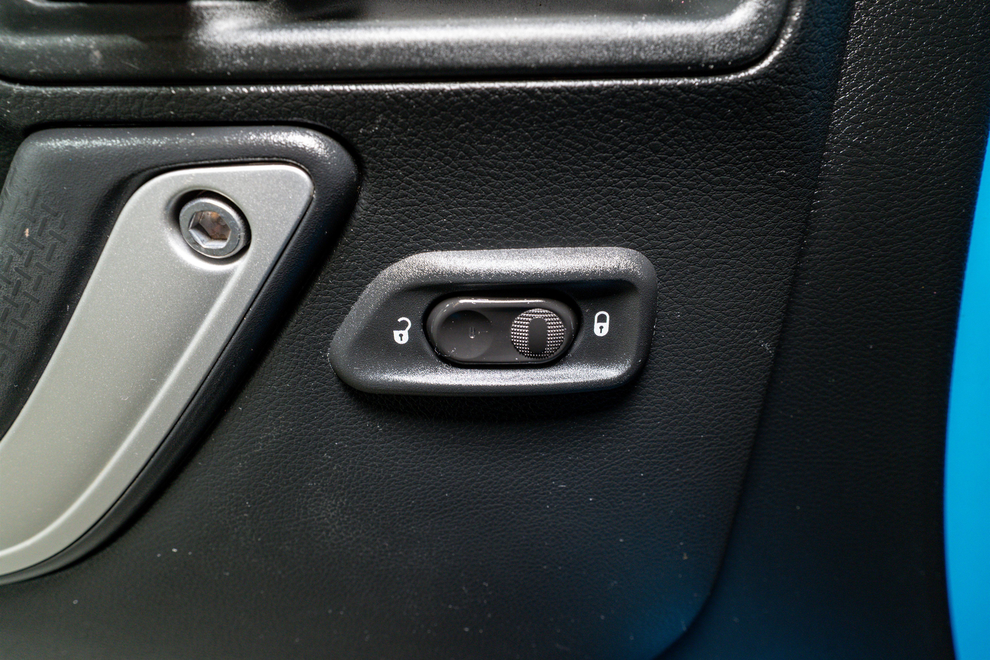 Used 2017 Jeep Wrangler Unlimited Rubicon w/ Dual Top Group image 13