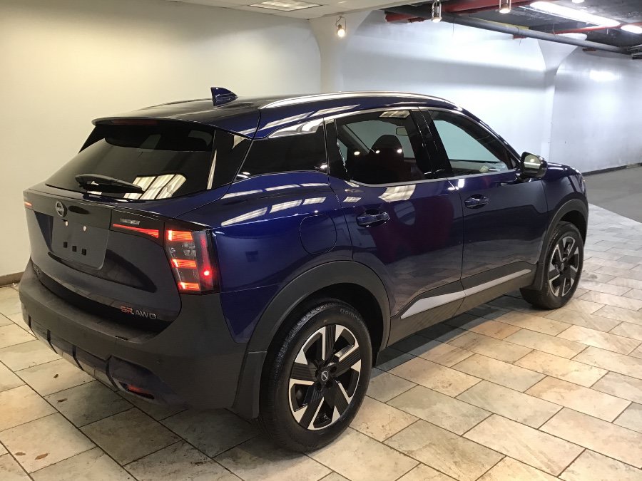 Used 2025 Nissan Kicks SR AWD/4WD image 7