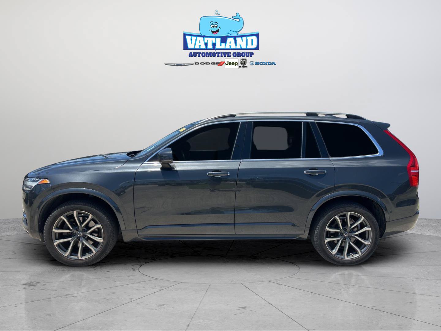 Used 2017 Volvo XC90 T6 Momentum w/ Vision Package AWD/4WD image 2