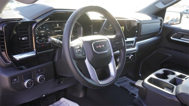 Used 2025 GMC Sierra 1500 SLE image 17