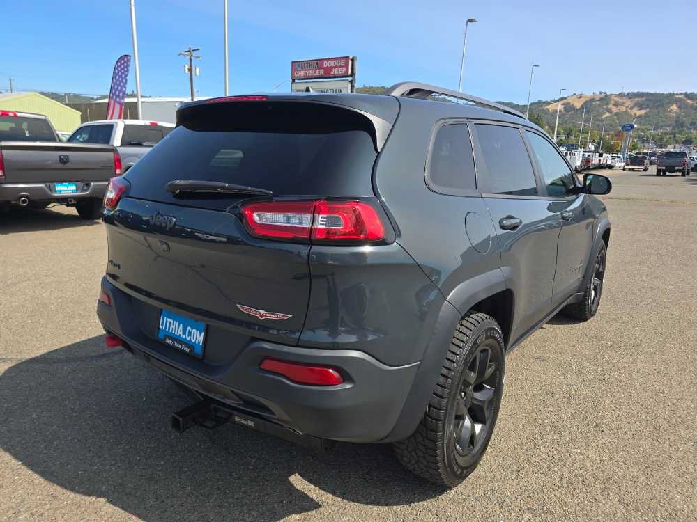Used 2017 Jeep Cherokee Trailhawk AWD/4WD image 5