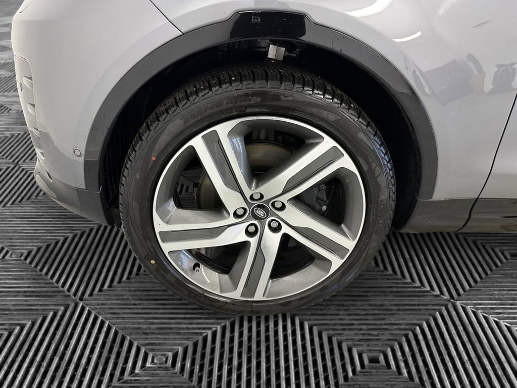New 2026 Land Rover Discovery Limited Edition image 14