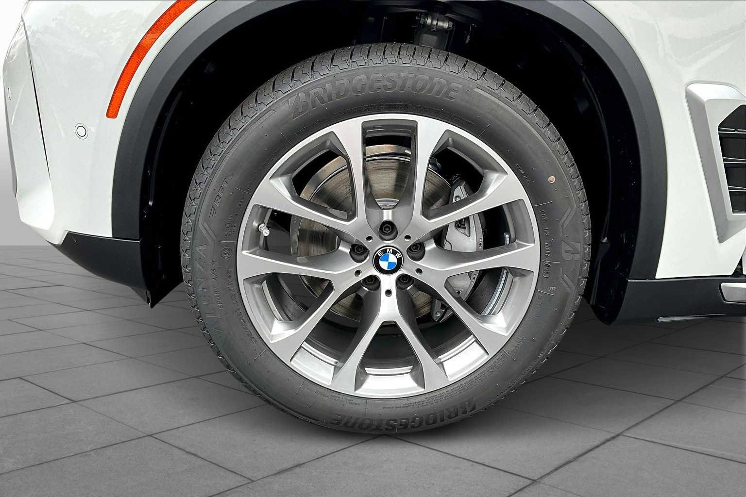 New 2026 BMW X5 xDrive40i w/ Premium Package image 11