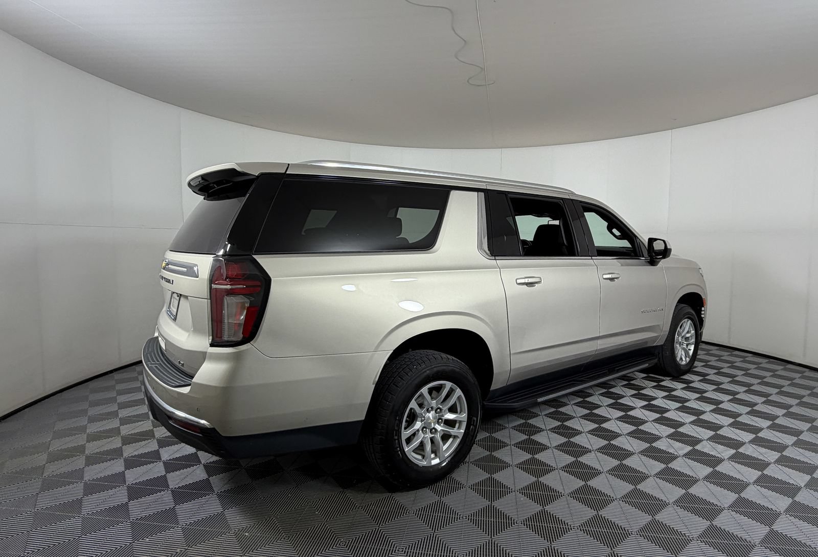 Used 2023 Chevrolet Suburban LT AWD/4WD image 4