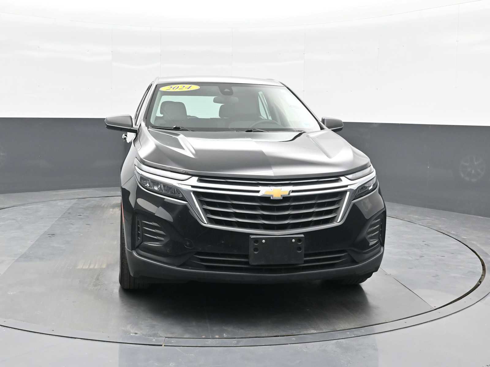 Used 2024 Chevrolet Equinox LS w/ Driver Confidence II Package FWD image 3