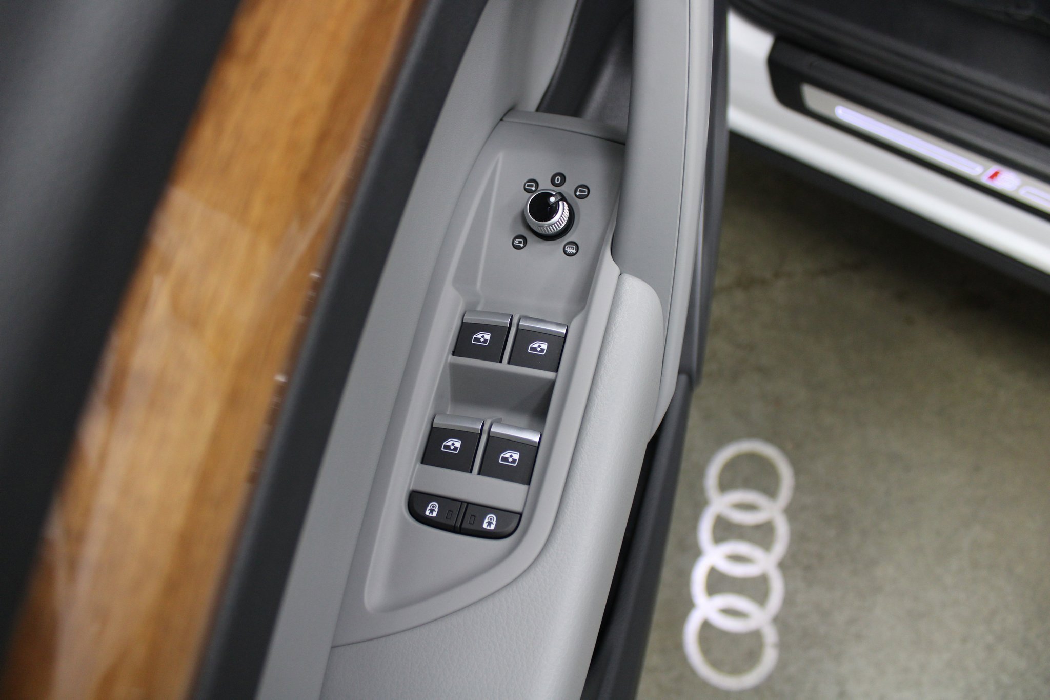 Used 2022 Audi Q5 2.0T Premium w/ Convenience Package image 43