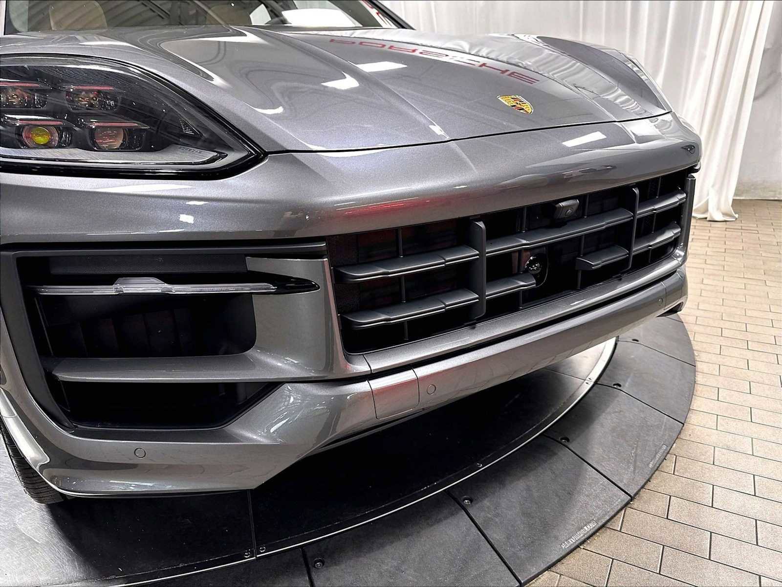 Used 2026 Porsche Cayenne Coupe AWD/4WD image 32