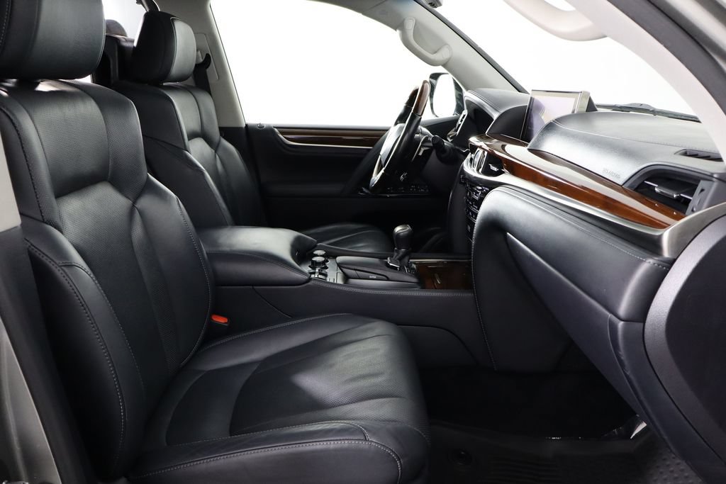 Used 2016 Lexus LX 570 4WD w/ Luxury Package image 22