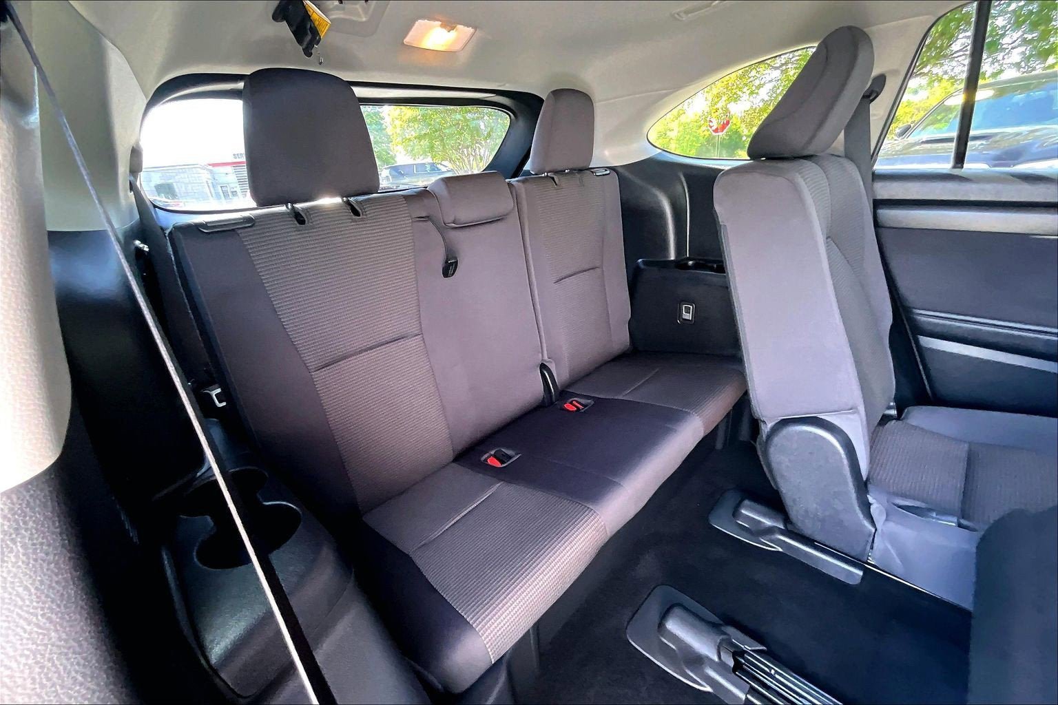 Used 2021 Toyota Highlander LE AWD/4WD image 26