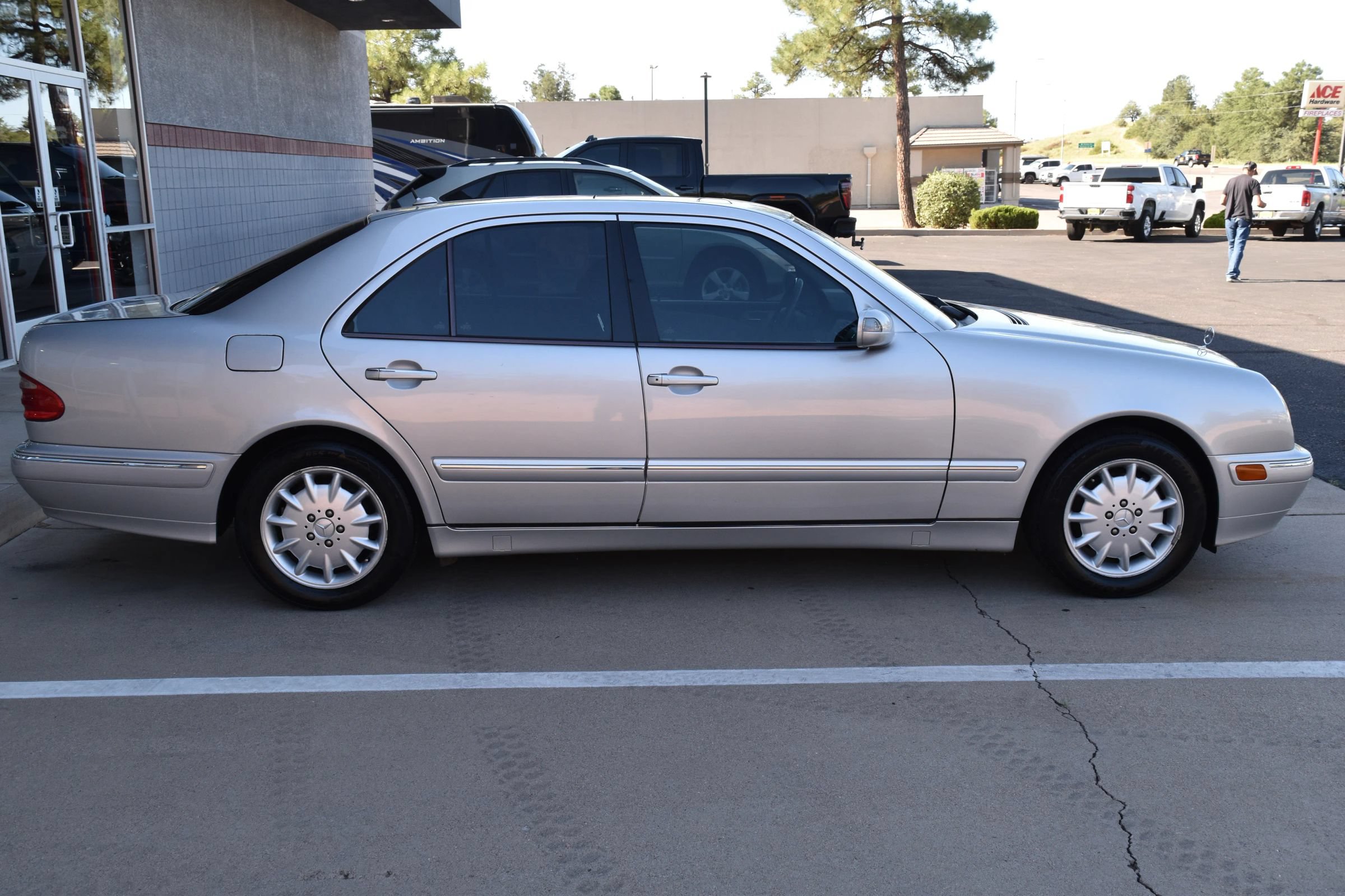 Used 2000 Mercedes-Benz E 320 Sedan image 9